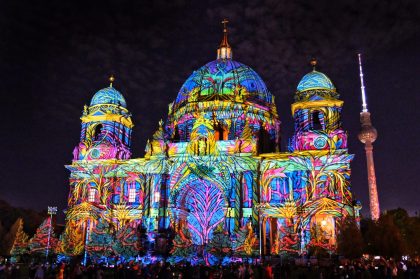 De Berliner Dom tijdens het lichtfestival in de stad