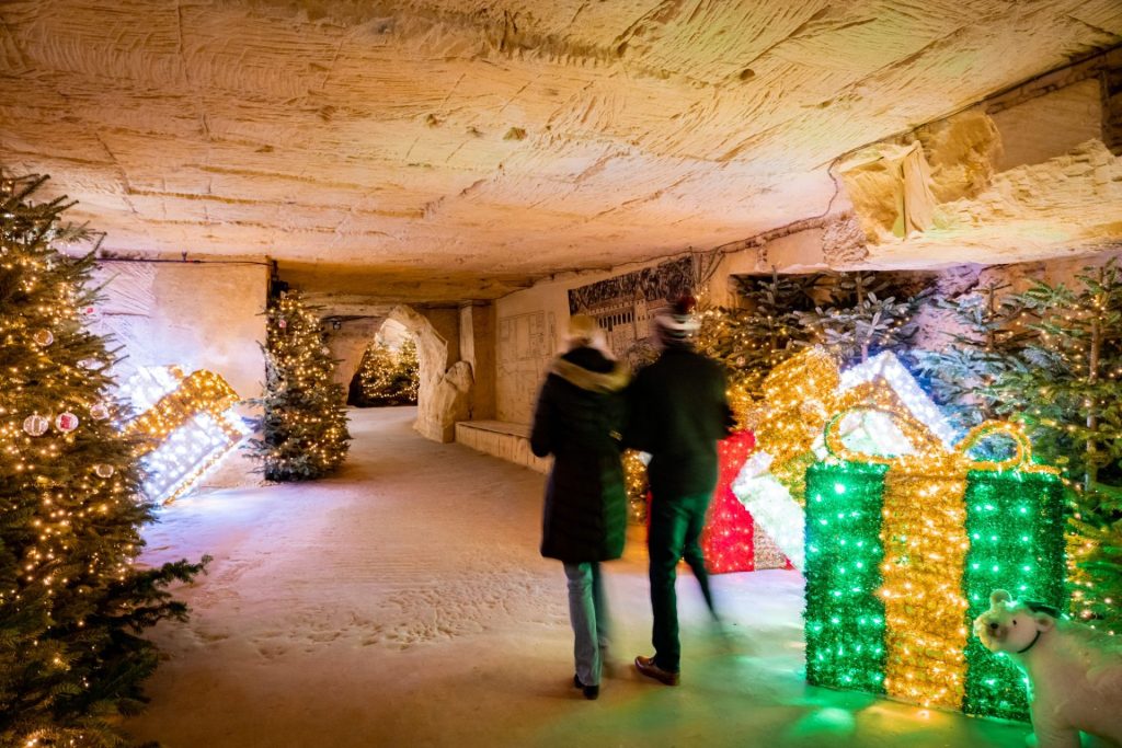 Kerstmis in Valkenburg. Kerstmarkt in de grotten van Valkenburg.