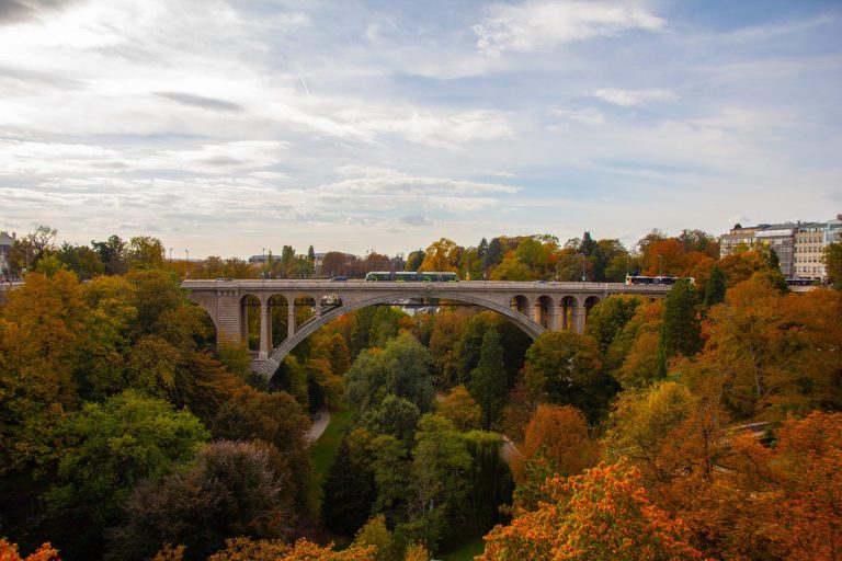 Het openbaar vervoer in het Groothertogdom Luxemburg is gratis. Ideaal voor wandelaars en fietsers.