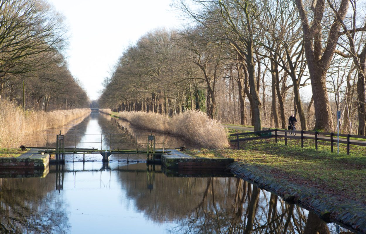 Sluis in het Coevorden-Piccardiekanaal