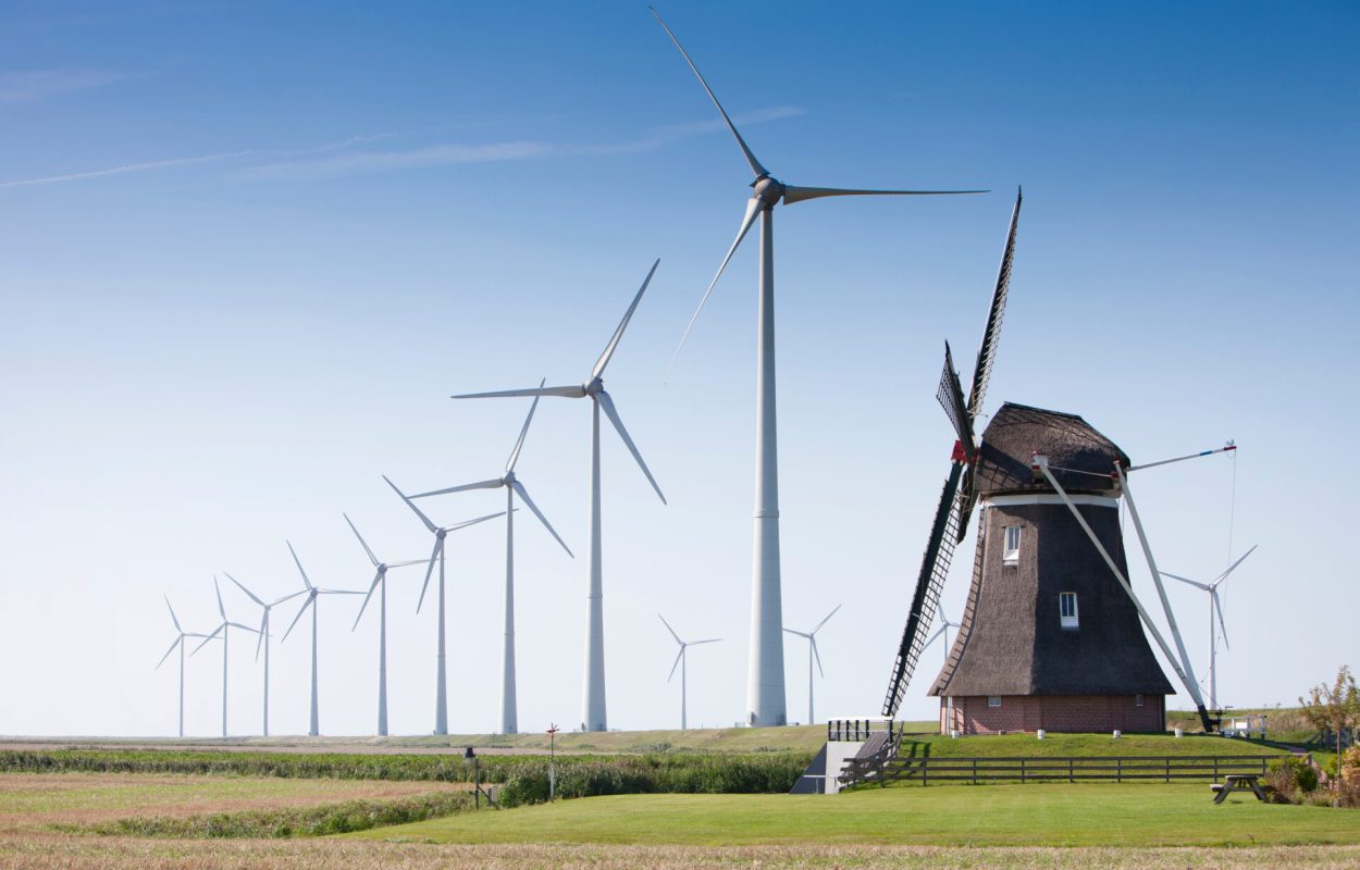 windmolens in Groningen op fietsroute Loppersum